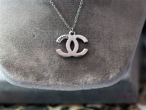 fake chanel necklace.